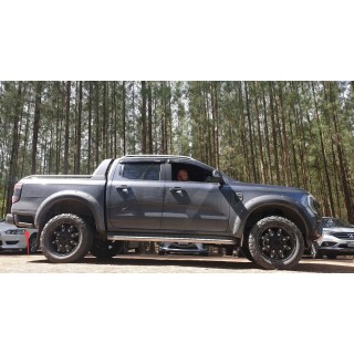 Poszerzenia błotników Ford Ranger T9 2022+ — czarne, śruby ozdobne, wersja bez bocznych czujników PDC - ujęcie 2