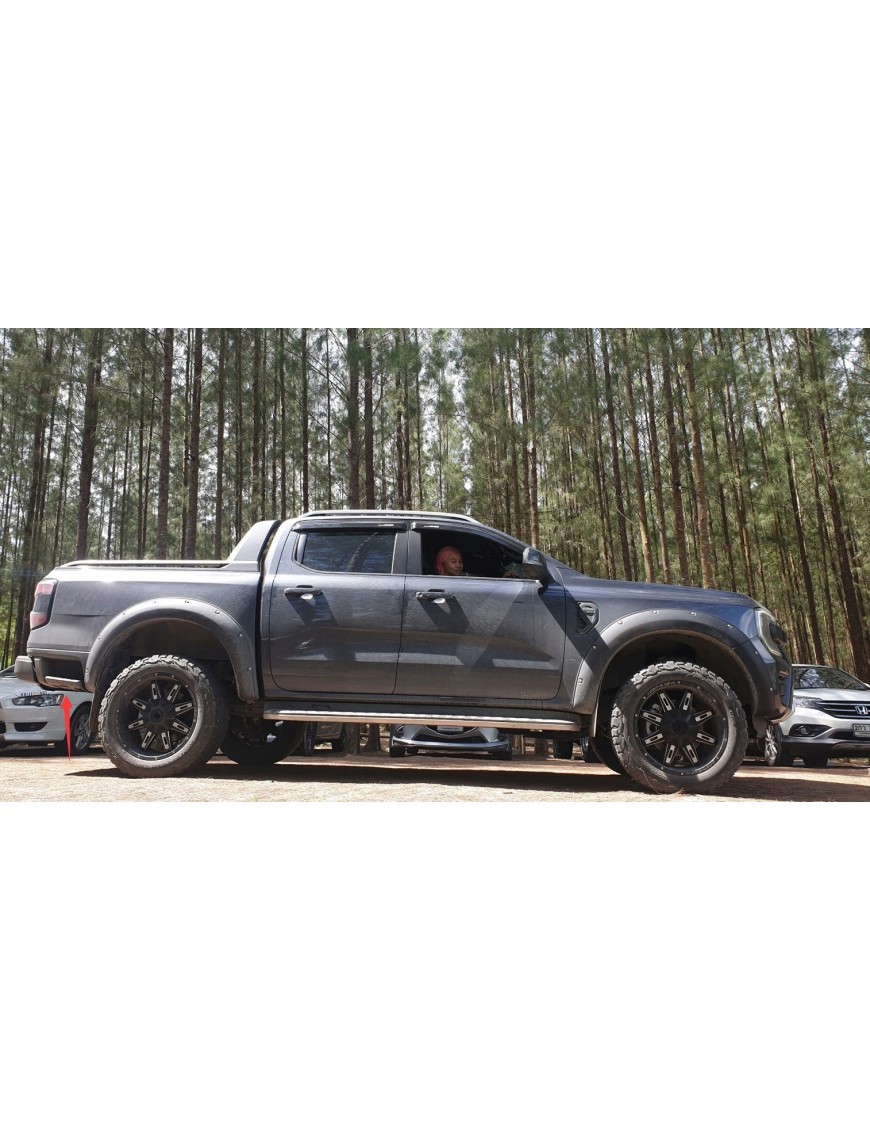 Poszerzenia błotników Ford Ranger T9 2022+ — czarne, śruby ozdobne, wersja bez bocznych czujników PDC