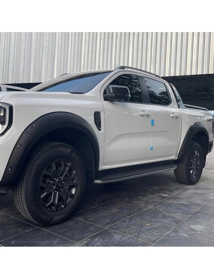 Poszerzenia błotników Ford Ranger T9 2022+ — czarne, śruby ozdobne, wersja bez bocznych czujników PDC