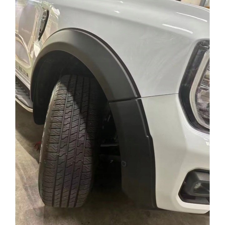 Poszerzenia błotników OEM Ford Ranger T9 2022+ — +6-7 cm, czarny mat, wersja z czujnikami PDC