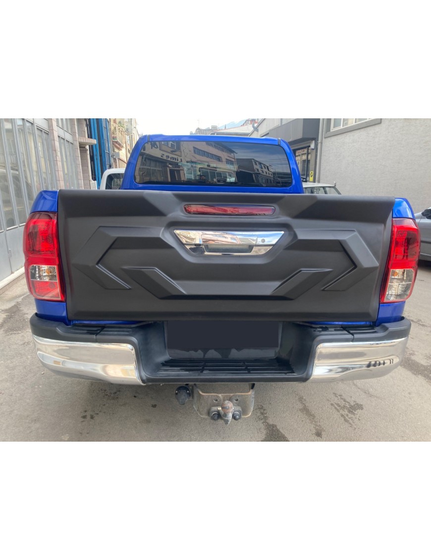 Blenda klapy bagażnika Toyota Hilux 2015-2020 — ABS, czarna, ze spojlerem