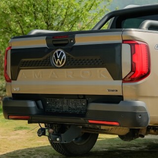 Blenda klapy bagażnika Volkswagen Amarok 2022+ — ABS, czarna