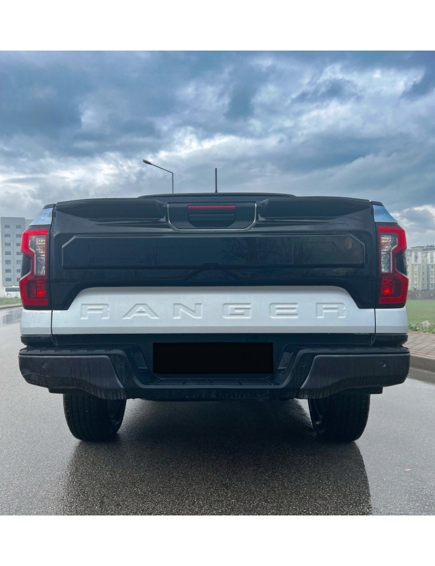 Blenda klapy bagażnika Ford Ranger T9 2023+ — ABS, czarna, ze spojlerem