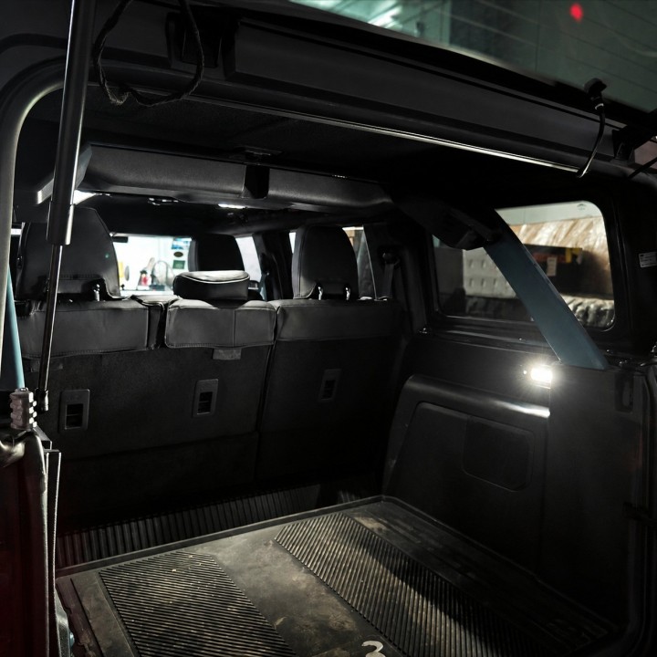 Lampka LED wnętrza Ford Bronco 2021+ - ujęcie 3