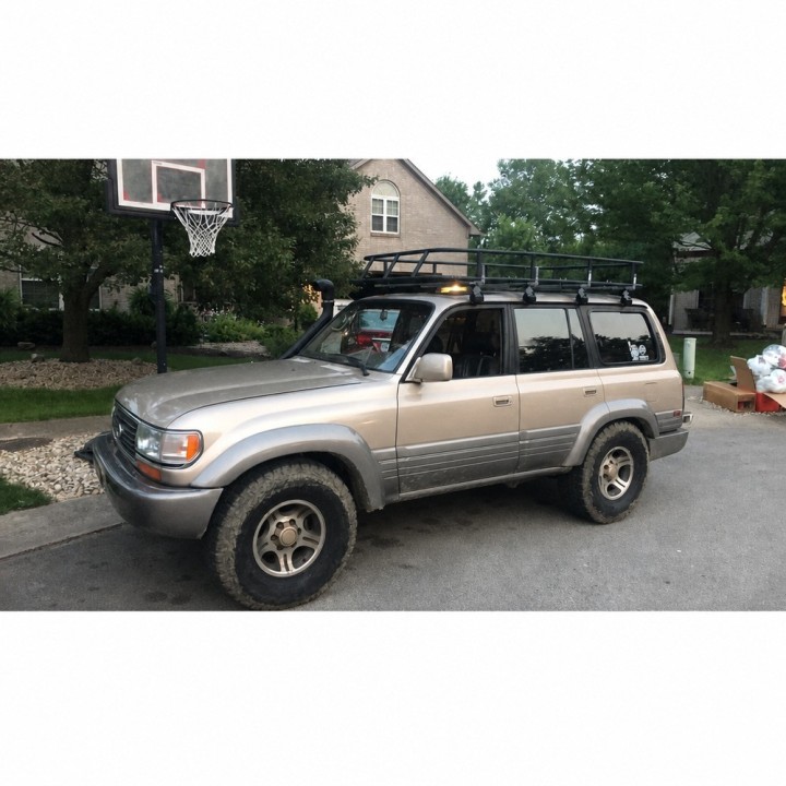 Zestaw 8 łapek do montażu bagażnika (do rynienki dachu) Ironman 4x4 — Toyota Land Cruiser (IRRFEET125) - ujęcie 10