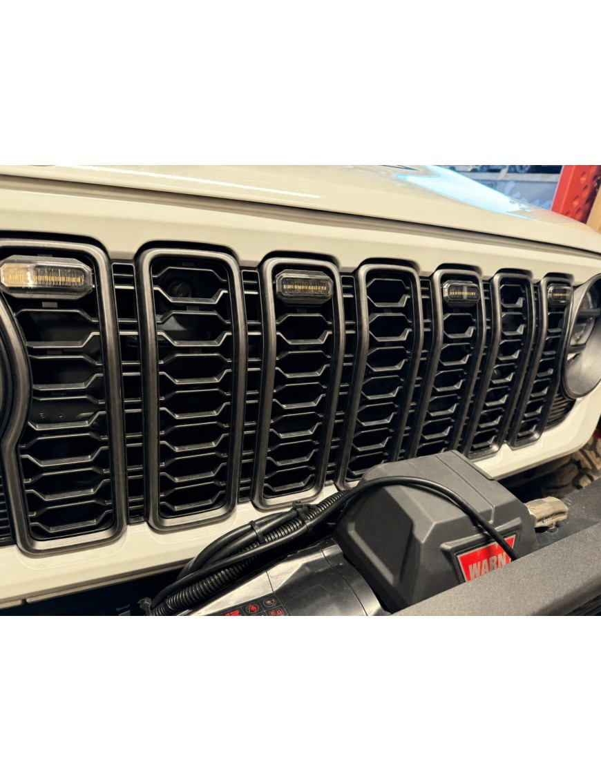 Oświetlenie grilla Jeep Wrangler JL/JLU 2018+ i Gladiator 2020+ — 5 lampek, światło białe