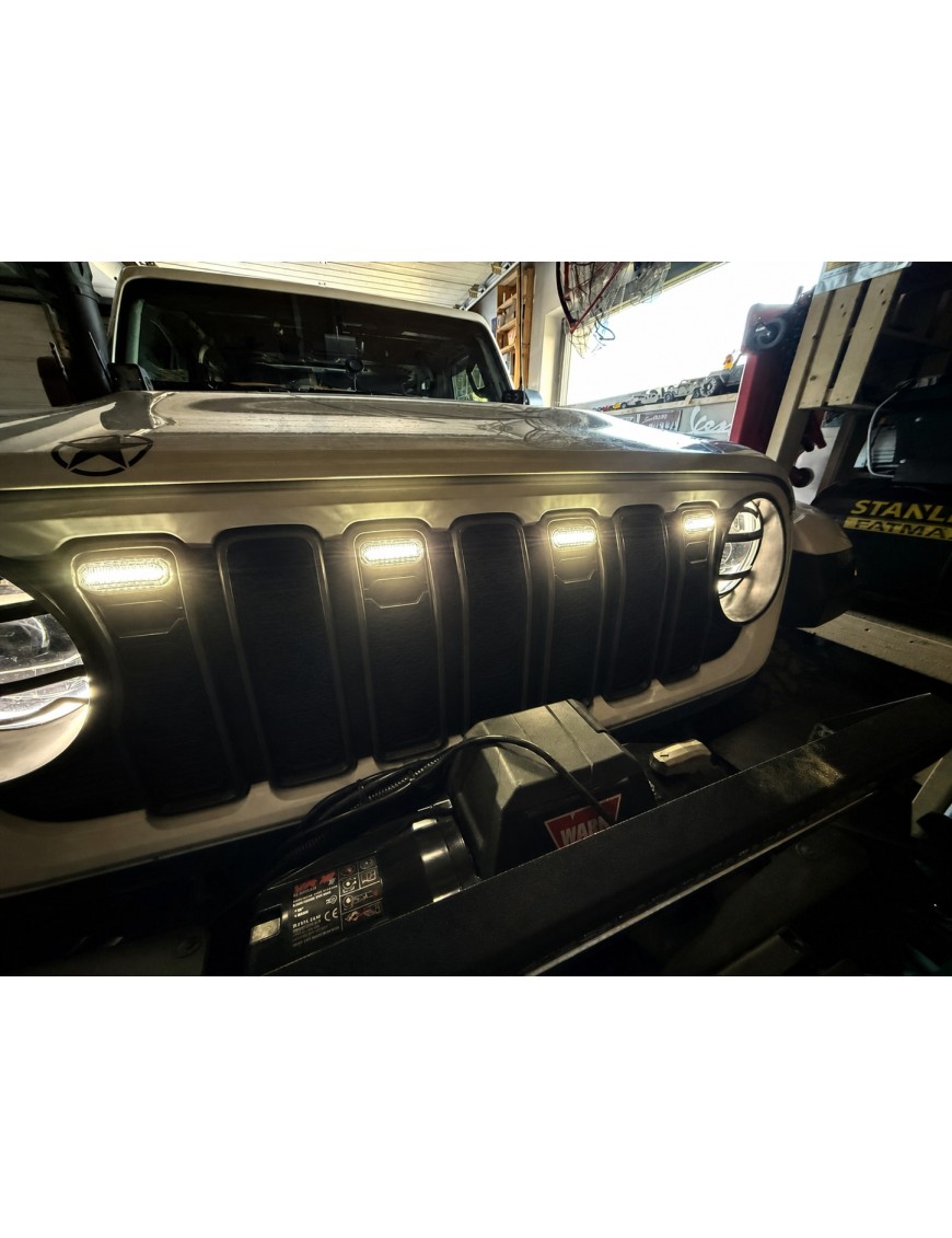 Oświetlenie grilla Jeep Wrangler JL/JLU 2018+ i Gladiator 2020+ — 5 lampek, światło białe