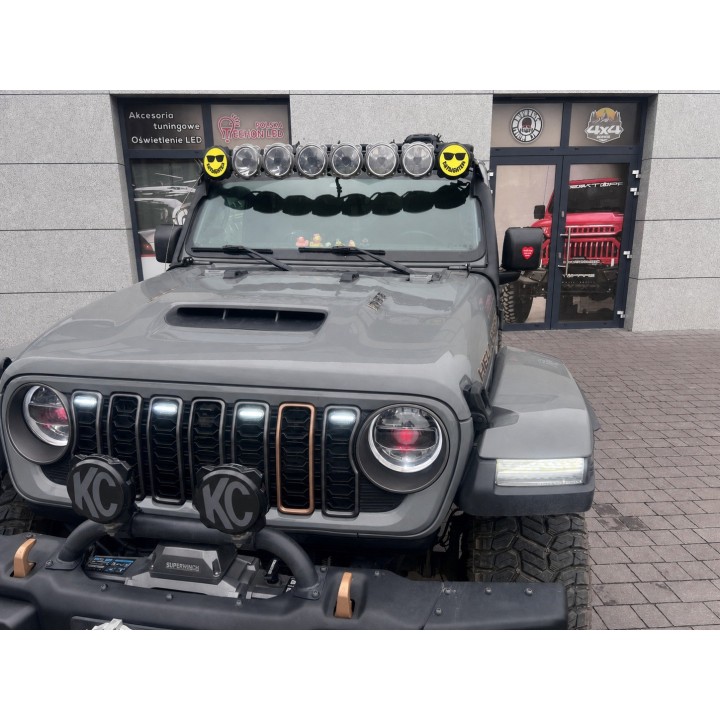 Oświetlenie grilla Jeep Wrangler JL/JLU 2018+ i Gladiator 2020+ — 5 lampek, światło białe - ujęcie 4