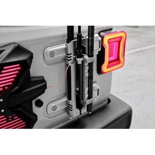 Uchwyt anteny i flagi na zawiesie koła Jeep Wrangler JK / JL — aluminiowy, srebrny