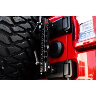 Uchwyt anteny i flagi FURY na zawiesie koła Jeep Wrangler JK / JL — czarny