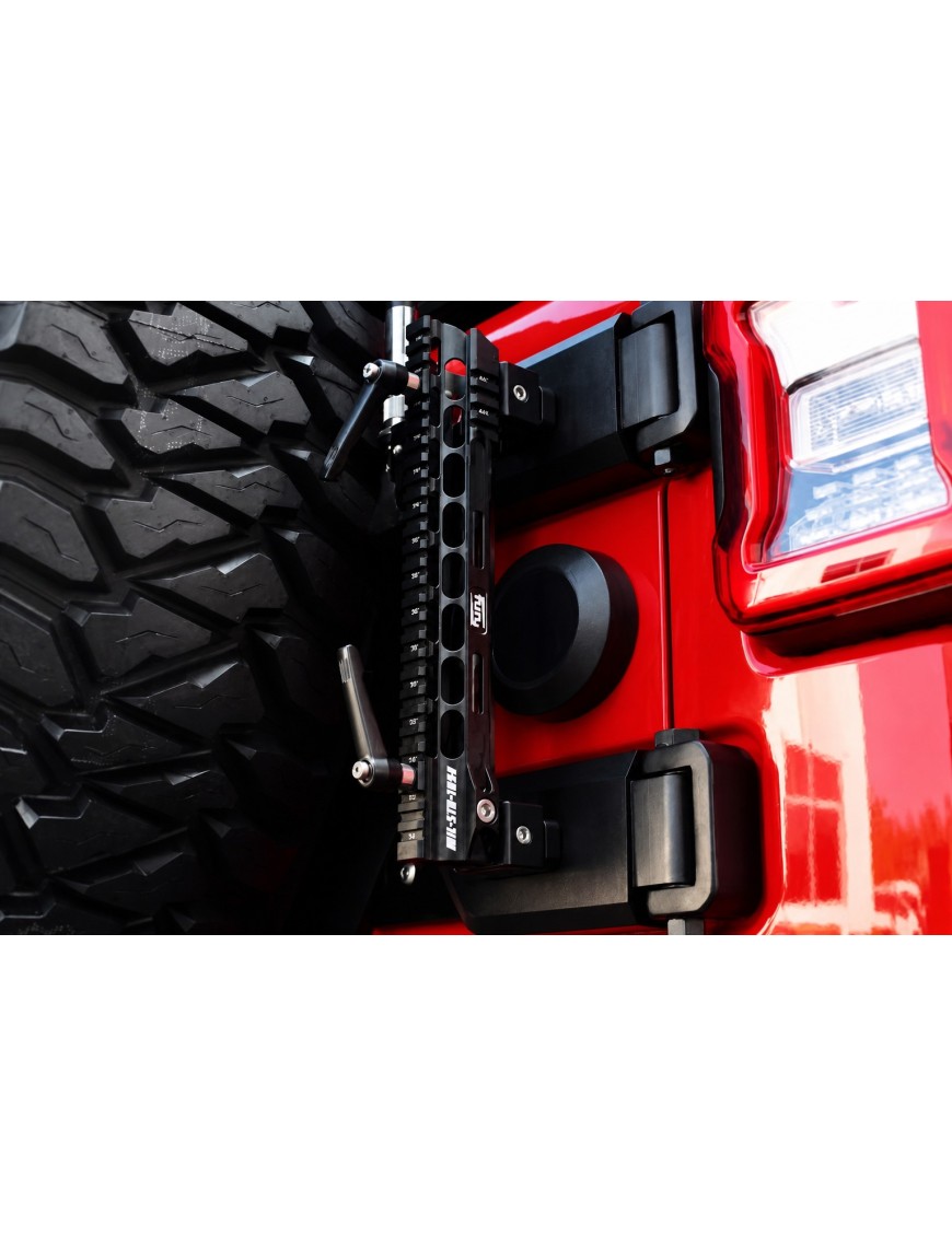 Uchwyt anteny i flagi FURY na zawiesie koła Jeep Wrangler JK / JL — czarny