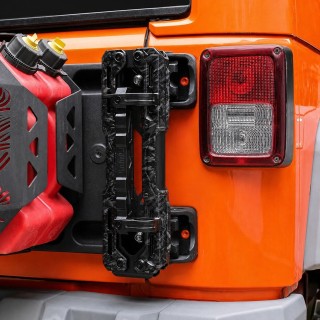 Uchwyt anteny i flagi na zawiesie koła Jeep Wrangler JK / JL — aluminiowy, czarny - ujęcie 2