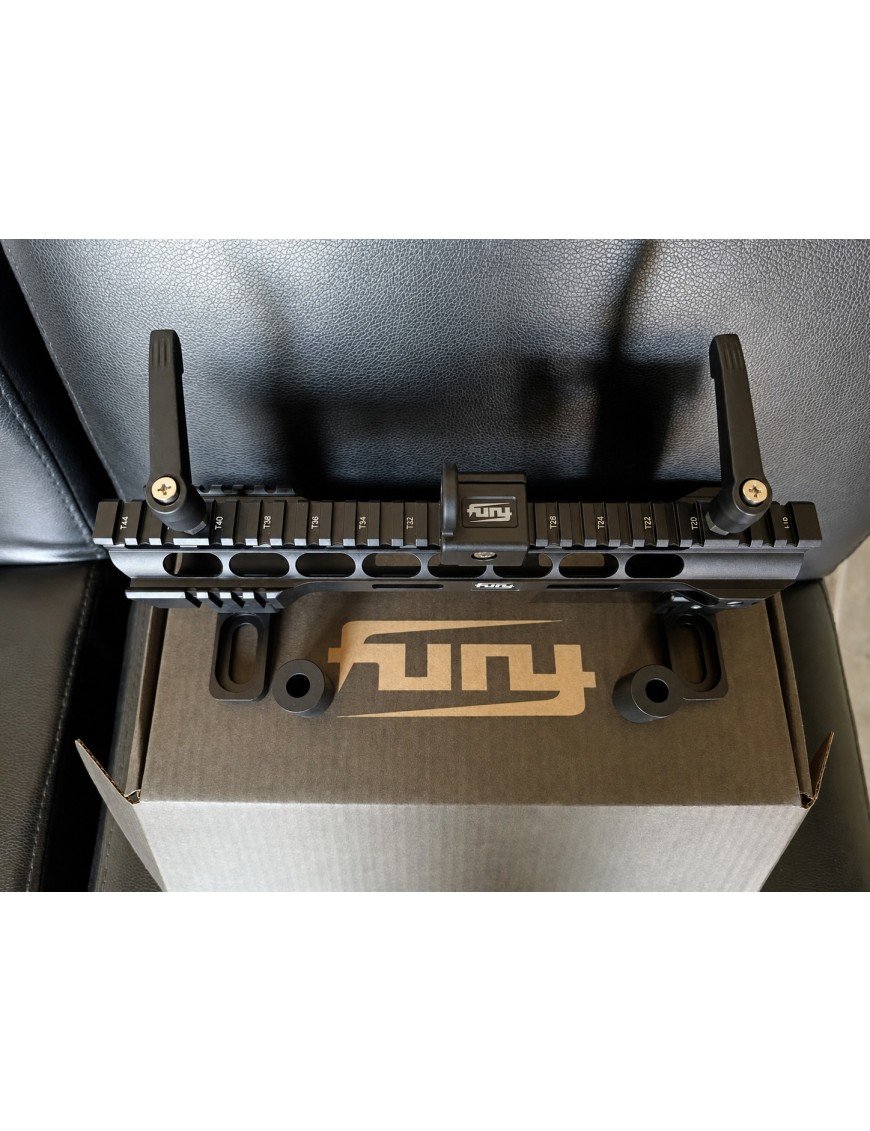 Uchwyt anteny i flagi FURY na zawiesie koła Jeep Wrangler JK / JL — czarny