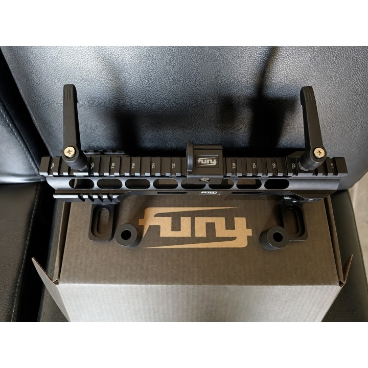 Uchwyt anteny i flagi FURY na zawiesie koła Jeep Wrangler JK / JL — czarny - ujęcie 4