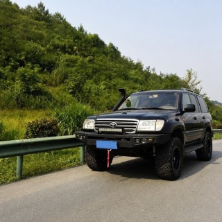 Przedni stalowy zderzak WRAZ z płytą montażową wyciągarki Snakeman 4WD — Toyota Land Cruiser (SNBF08) - ujęcie 2