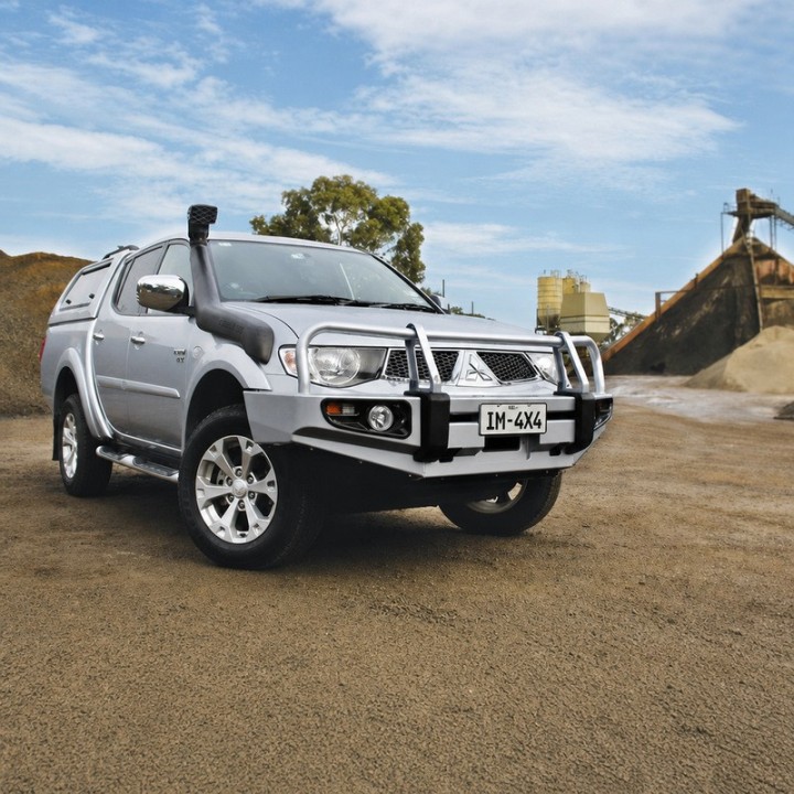 Zderzak Ironman 4x4 — Mitsubishi L200, Mitsubishi L200 na trudne, Mitsubishi L200 Triton (BBCD031) - ujęcie 3