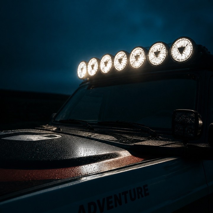 Zestaw lamp KC HiLiTES Gravity Titan 50" – Jeep Wrangler JL 4xe 2018–2024 - ujęcie 4