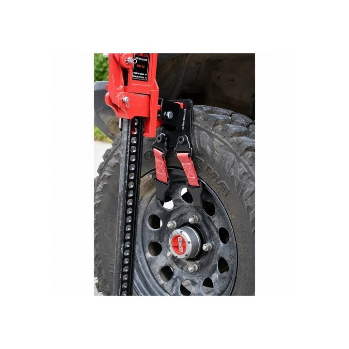 Podnośnik hi-lift podnoszący auto za koło przy użyciu adaptera