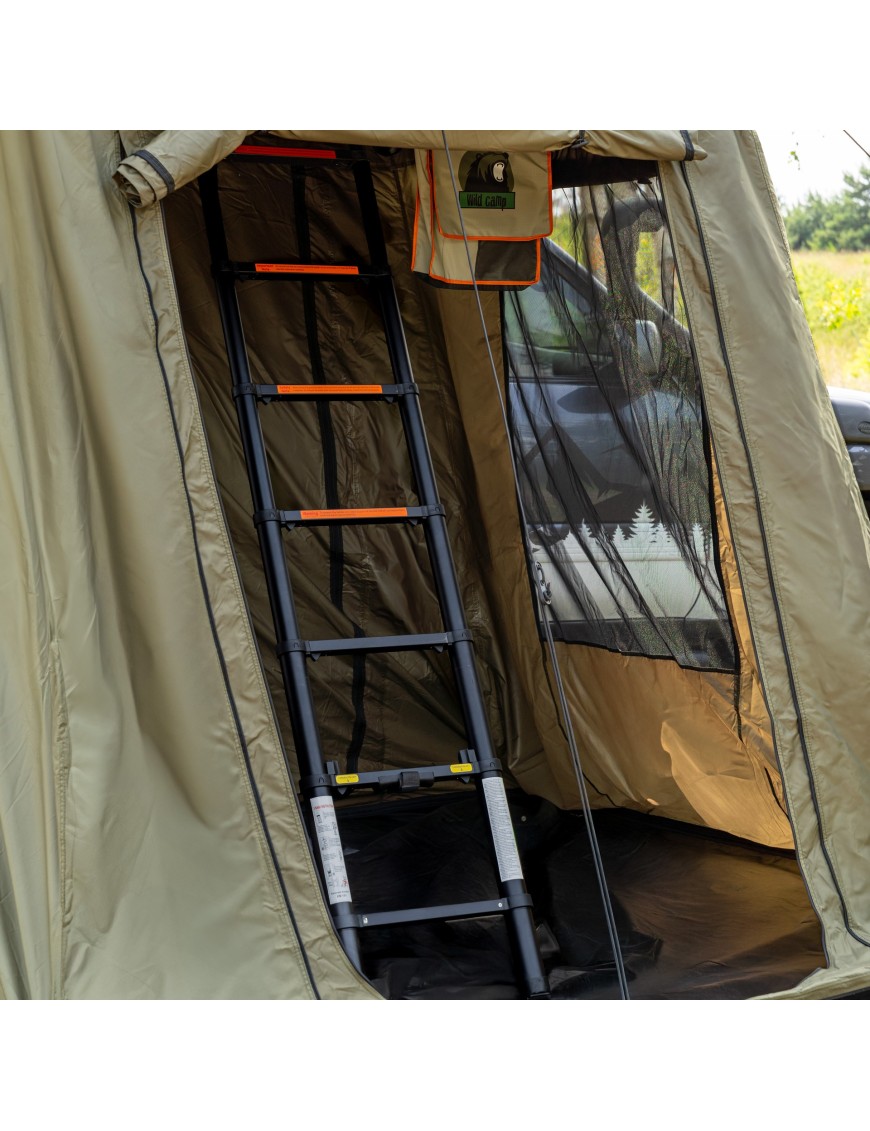 Wnętrze zielonego przedsionka Wild Camp Hudson 180 z drabinką do namiotu dachowego