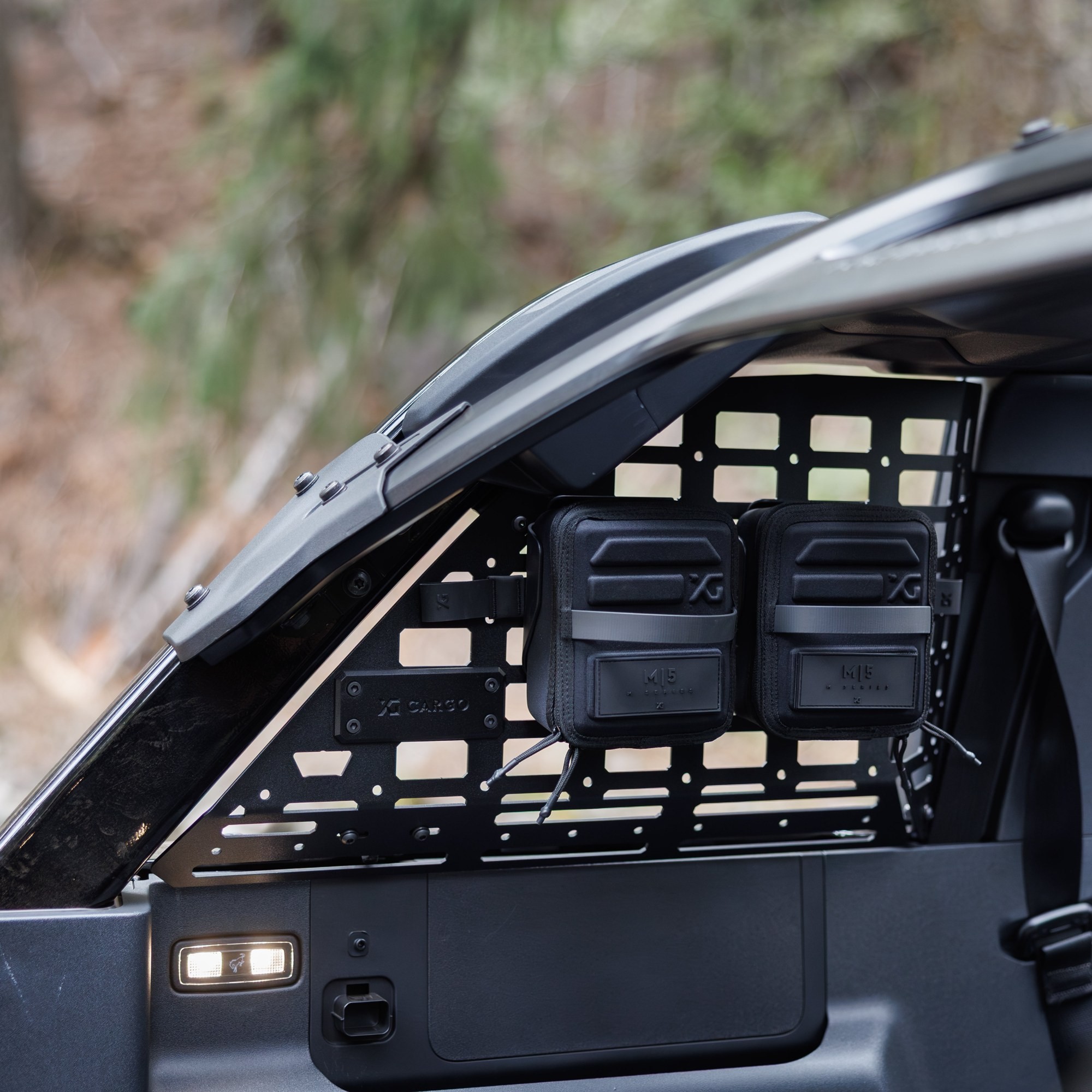 Organizery XG Cargo na panelu M Panel Adventure w Fordzie Bronco