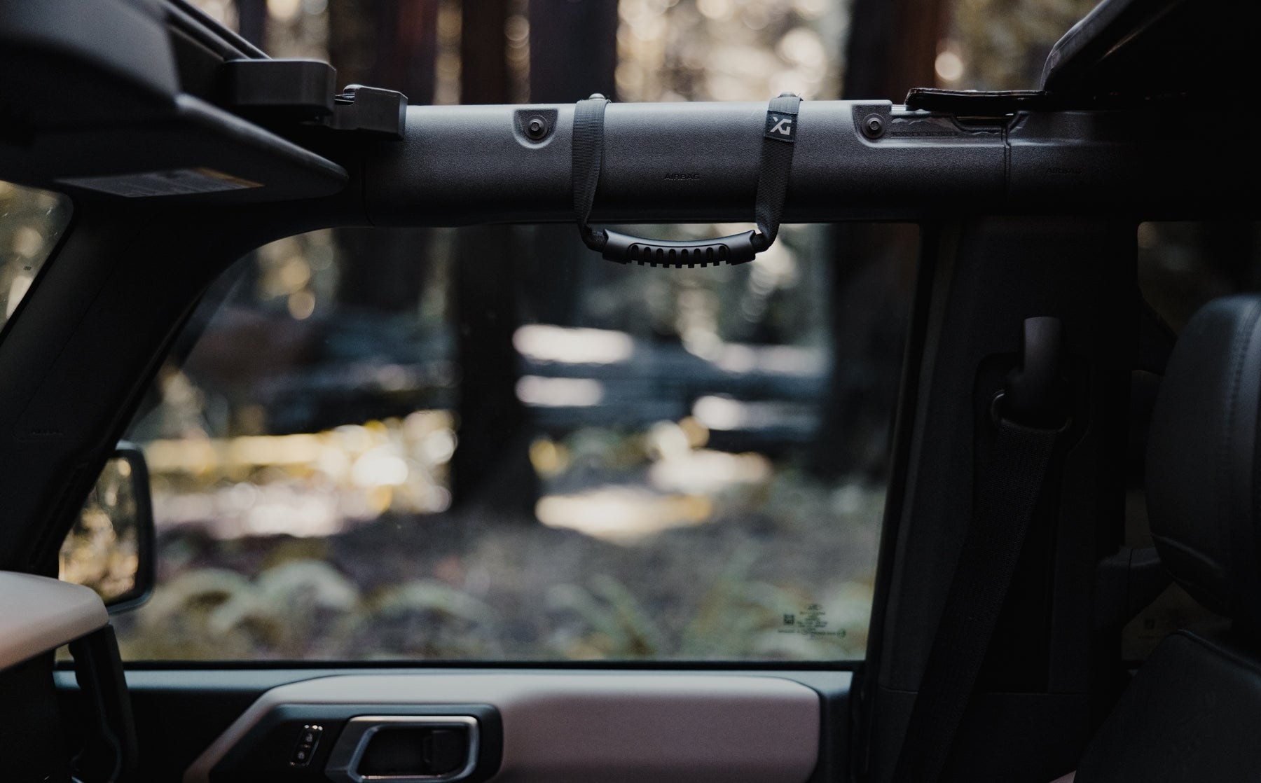 Uchwyt XG Cargo zamontowany w Fordzie Bronco
