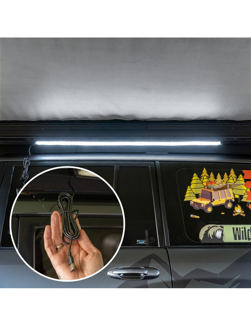 Wbudowana listwa LED pod szarą markizą Wild Camp i przewód zasilający