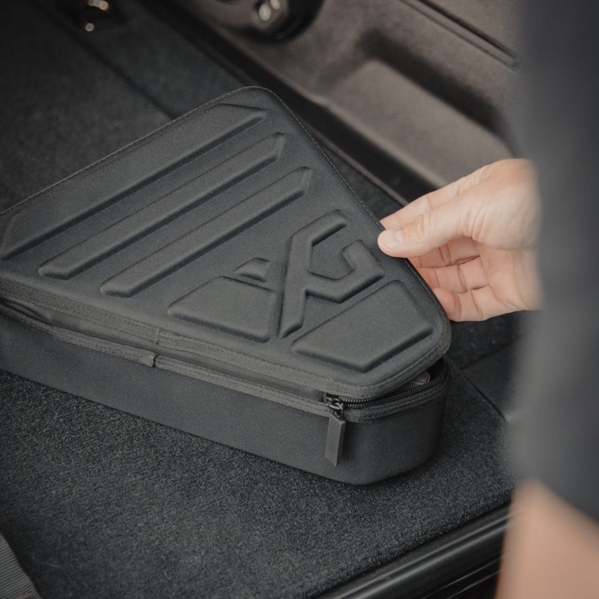 Etui XG Cargo Mini Travel Case w torbie Gama