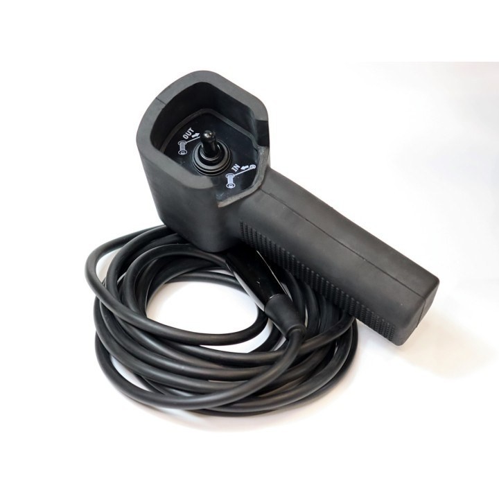Wyciągarka K25000 24V - lina 14mm x 26,5 m, prowadnica rolkowa, napinacz, pilot na przewodzie Kangaroowinch - ujęcie 7
