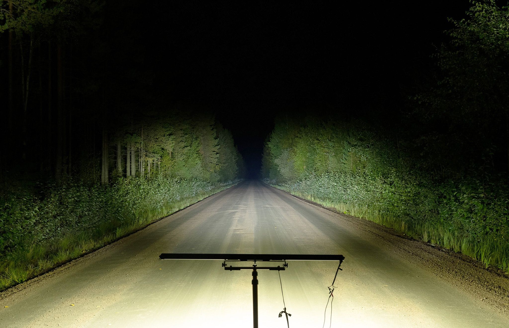 Charakterystyka wiązki belki LED Purelux Black X-Slim S1300 pokazana nocą
