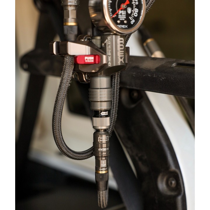 Kompaktowa szybkozłączka APEX na męski swivel - ujęcie 3