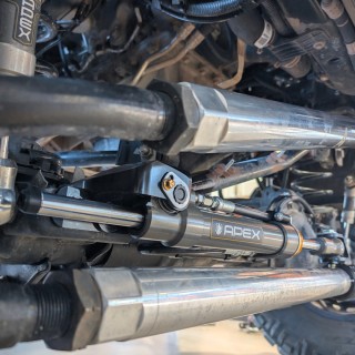 Hydrauliczne wspomaganie skrętu APEX TSR High Mount — Jeep JL i JT, drążek Synergy 1,5", bez portów