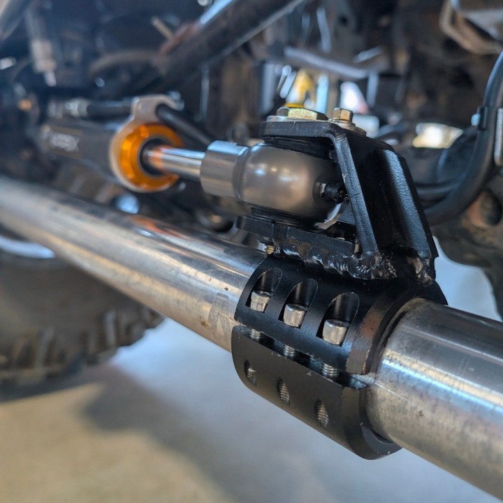 Hydrauliczne wspomaganie skrętu APEX TSR High Mount — Jeep JL i JT, drążek Metalcloak 1,625", bez portów - ujęcie 3