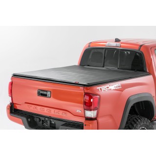 Miekka Pokrywa Skrzyni Ładunkowej 6' Tri-Fold Rough Country  Toyota Tacoma 16-18
