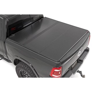 Twarda Pokrywa Tri-Fold Skrzyni Ładunkowej 5' 5" Rough Country - Dodge RAM 1500