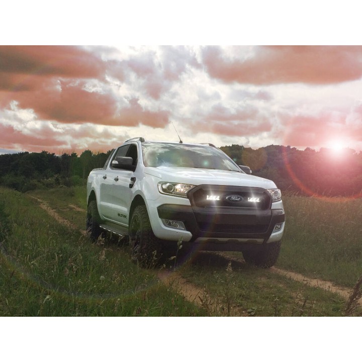 Zestaw dwóch lamp LAZER TRIPLE-R 750 Elite (Gen2) z systemem montażu w fabrycznym grillu - Ford Ranger (2016 - 2019)