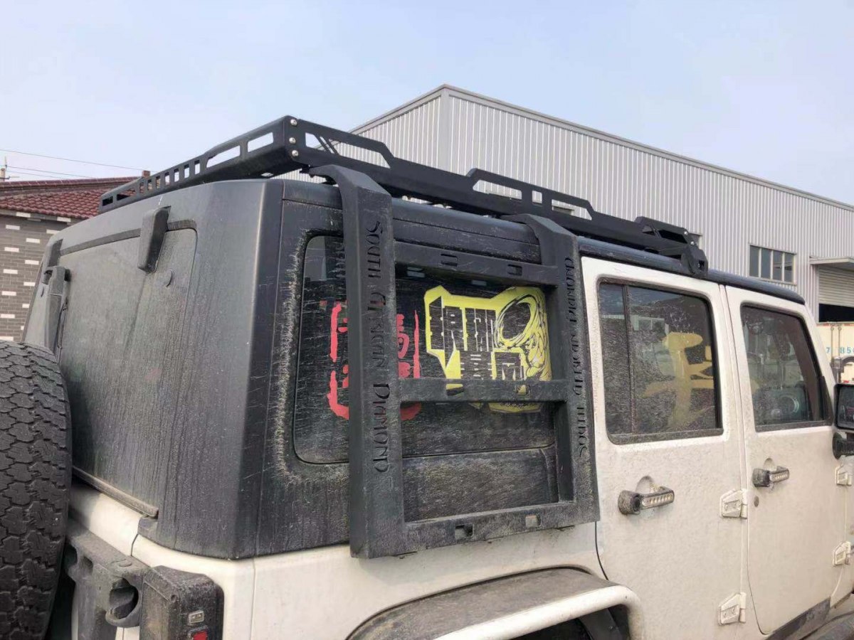 Stalowy bagażnik dachowy TXJK 1602-31 na Jeepie Wrangler JKU