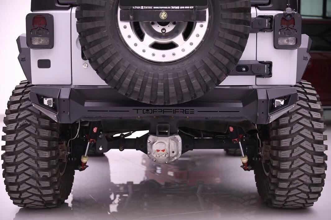 Zderzak tylny TopFire Marauder IV zamontowany w Jeepie Wrangler JK
