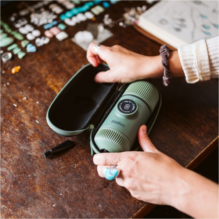 Podróżny ekspres Wacaco Nanopresso Moss Green z etui