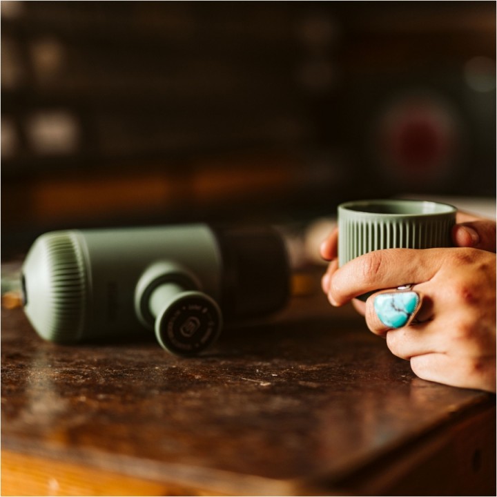 Podróżny ekspres Wacaco Nanopresso Moss Green z etui