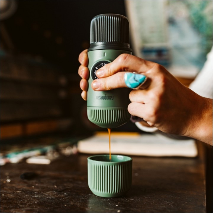 Podróżny ekspres Wacaco Nanopresso Moss Green z etui