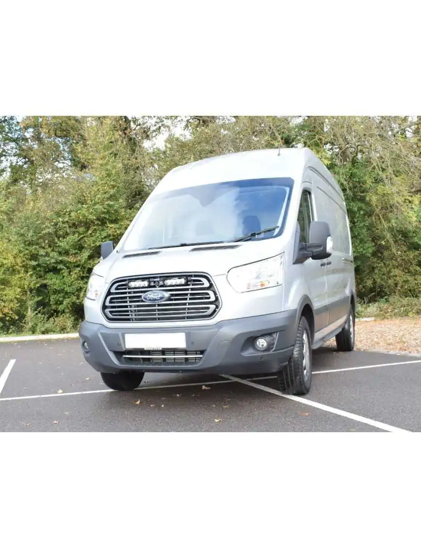 Zestaw dwóch lamp LAZER ST4 Evolution z systemem montażu w fabrycznym grillu - Ford Transit (2015 - 2019)