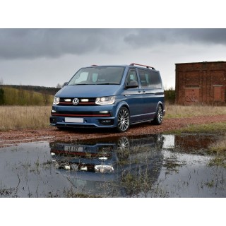 Zestaw dwóch lamp LAZER ST4 Evolution z systemem montażu w fabrycznym grillu - Volkswagen T6 (2015 -) - ujęcie 2