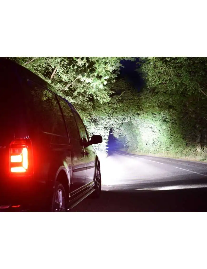 Zestaw dwóch lamp LAZER Linear 6 z systemem montażu w fabrycznym grillu - Volkswagen Caddy (2015-)