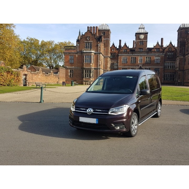 Zestaw dwóch lamp LAZER Linear 6 Elite z systemem montażu w fabrycznym grillu - Volkswagen Caddy (2015-) - ujęcie 2
