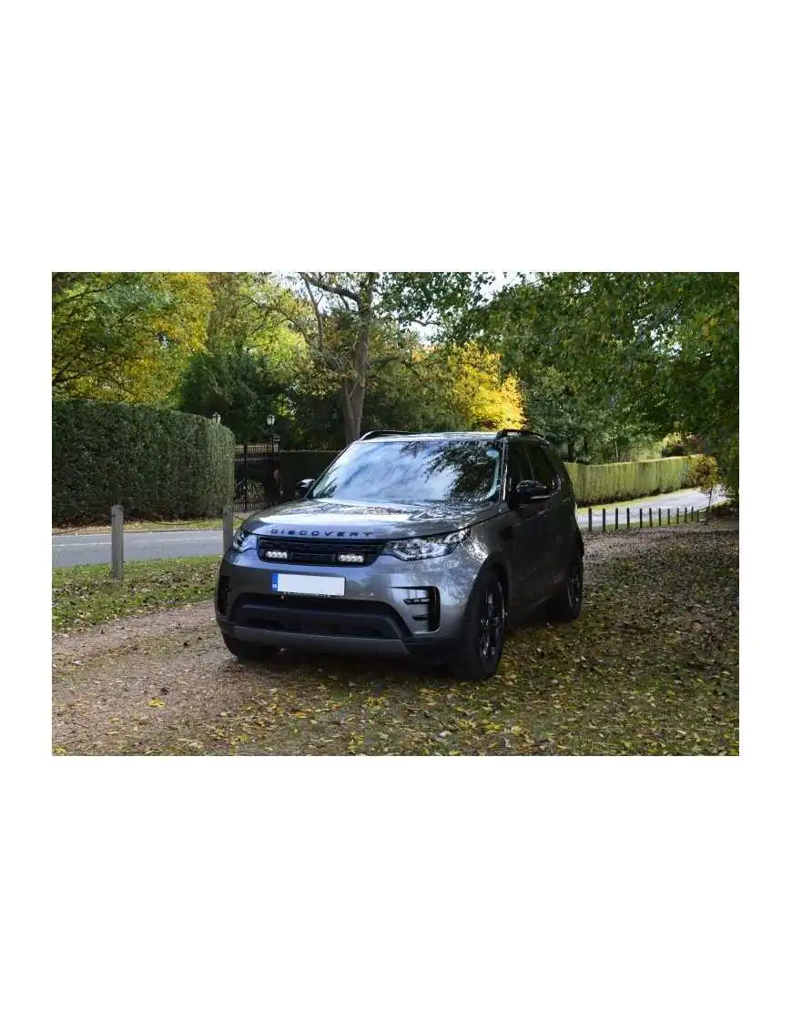 Zestaw dwóch lamp LAZER ST4 Evolution z systemem montażu w fabrycznym grillu - Land Rover Discovery V (2017 -)