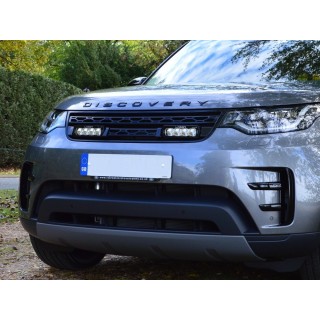 Zestaw dwóch lamp LAZER ST4 Evolution z systemem montażu w fabrycznym grillu - Land Rover Discovery V (2017 -) - ujęcie 2