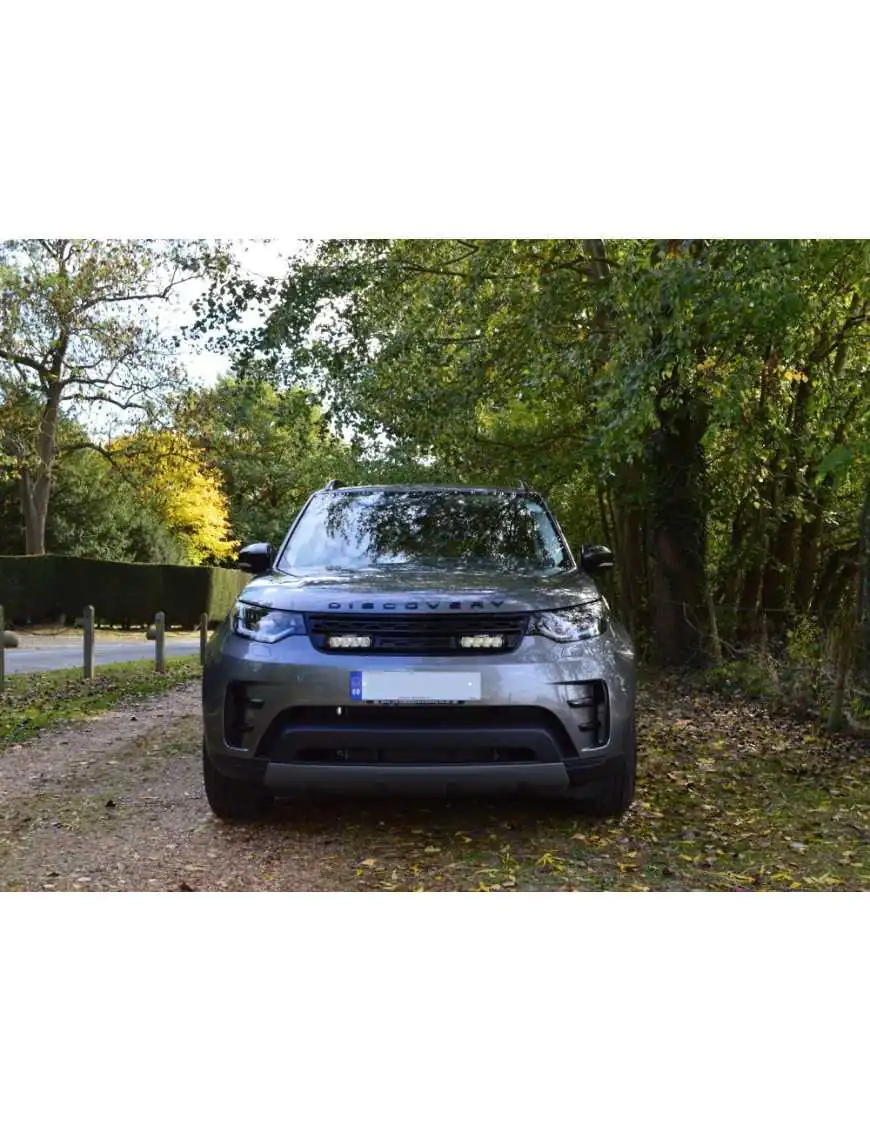 Zestaw dwóch lamp LAZER ST4 Evolution z systemem montażu w fabrycznym grillu - Land Rover Discovery V (2017 -) | Szekla4x4.pl