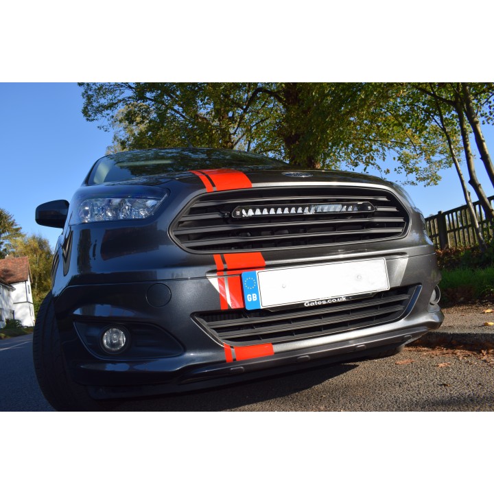 Zestaw lampy LAZER Linear 18 Elite z systemem montażu w fabrycznym grillu - Ford Transit Courier (2014-) - ujęcie 4