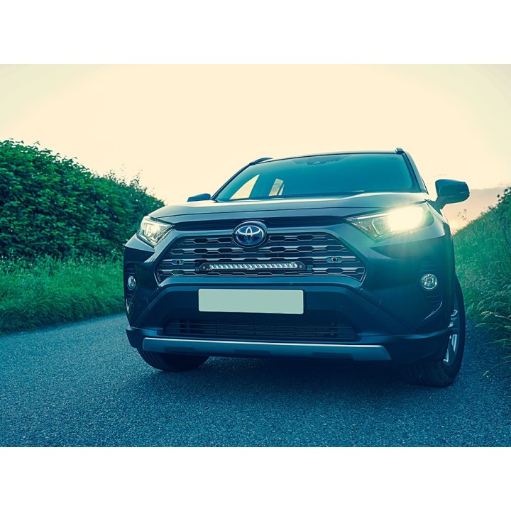 Zestaw lampy LAZER Linear 18 - z systemem montażu w fabrycznym grillu - Toyota RAV4 Hybrid (2018 -)