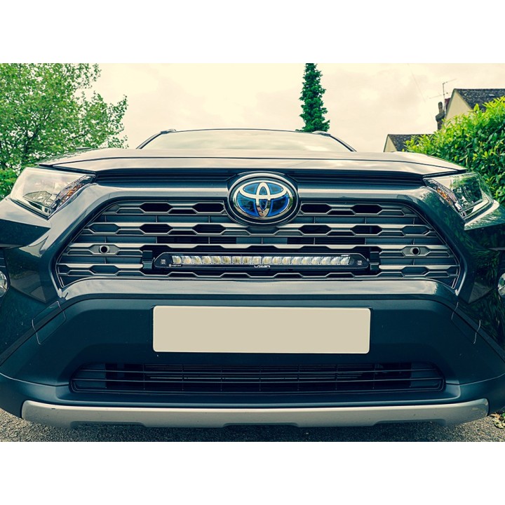 Zestaw lampy LAZER Linear 18 - z systemem montażu w fabrycznym grillu - Toyota RAV4 Hybrid (2018 -) - ujęcie 5